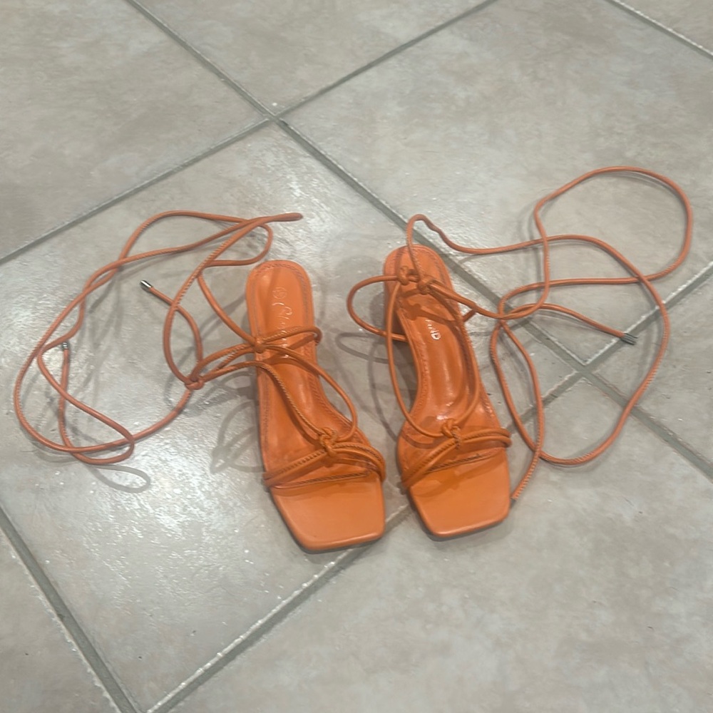 Shoe land size 7 1/2 heels